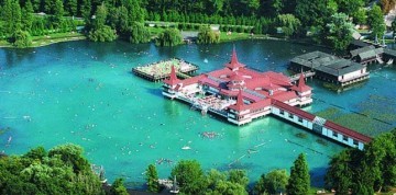 Termálne jazero Hévíz alebo kúpanie na Balatone