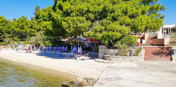 Celodenné kúpanie pri Trogire