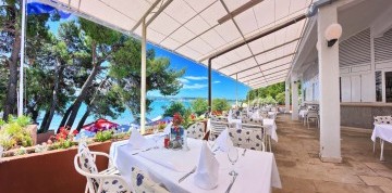 Relax pri Trogire na Jadranskom pobreží s dopravou a all inclusive