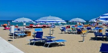 Leto pri mori v Rimini