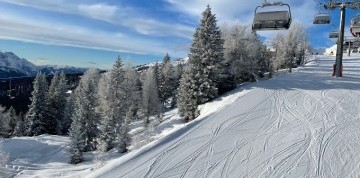 Lyžovačka v stredisku Folgarida-Marilleva v údolí Val di Sole