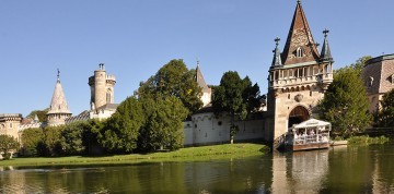 Zámok v Laxenburgu s plavbou a čokoládovňa