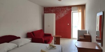 Týždeň na Makarskej riviére s dopravou a polpenziou - Drvenik Palace 3*