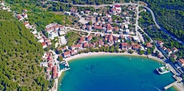 Týždeň na Makarskej riviére s dopravou a polpenziou - Drvenik Palace 3*