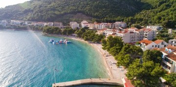 Týždeň na Makarskej riviére s dopravou a polpenziou - Drvenik Palace 3*