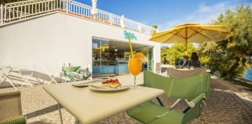 Týždeň pri Trogire s dopravou a raňajkami - hotel Amadria 4*