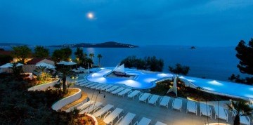 Týždeň pri Trogire s dopravou a raňajkami - hotel Amadria 4*