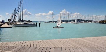 Kúpanie na Balatone, levanduľa a víno