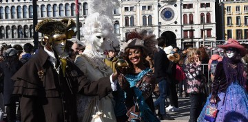 Slávny benátsky karneval aj s ubytovaním