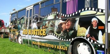 Slunce, seno a cesta do Hoštic u Volyně