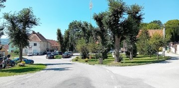 Slunce, seno a cesta do Hoštic u Volyně