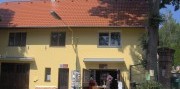 Slunce, seno a cesta do Hoštic u Volyně