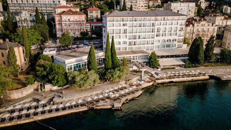 Kristal Hotel