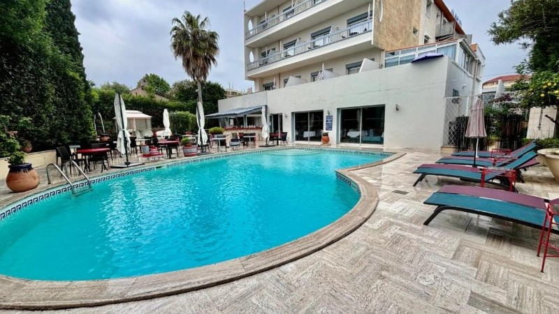 Hotel de la Mer & IBIS Budget Saint Martin de Crau Porte de Camargue