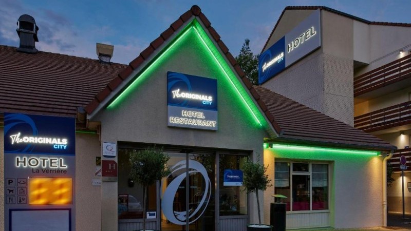 Hotel The Originals City La Verriere & Hotel BEELODGE 