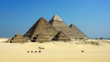 Egypt, to je krajina pyramíd, faraónov a zlatého piesku