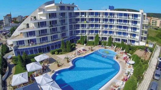 Primorsko - hotel Queen Nelly 4* s All Inclusive a s dopravou