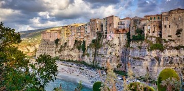 Tropea - exotická pláž pod historickým mestom