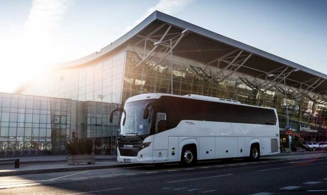 Autobus Scania biela