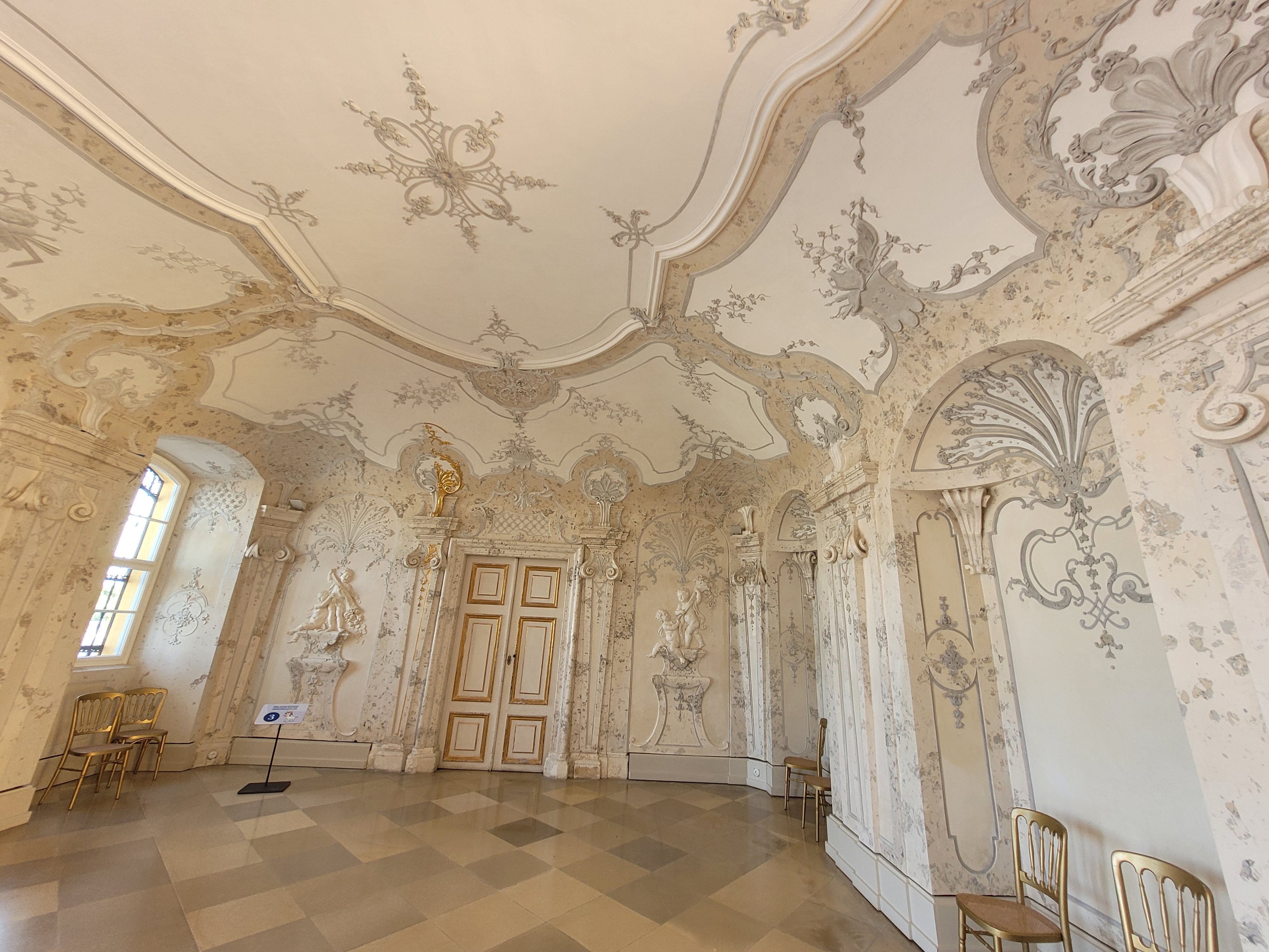 1-dňový zájazd na zámok Schloss Hof a jazero Neusiedlersee.