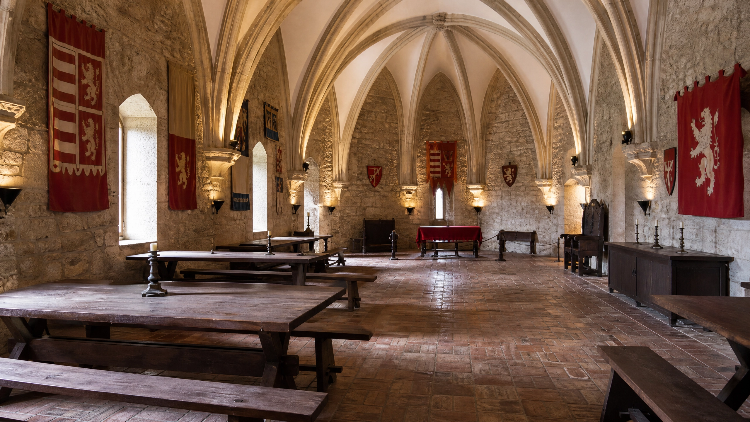 Kráľovský hrad Diósgyőr a rozprávkové Lillafüred.