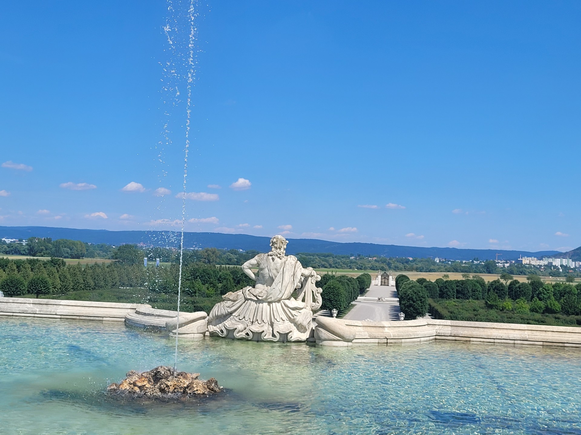 1-dňový zájazd na zámok Schloss Hof a jazero Neusiedlersee.