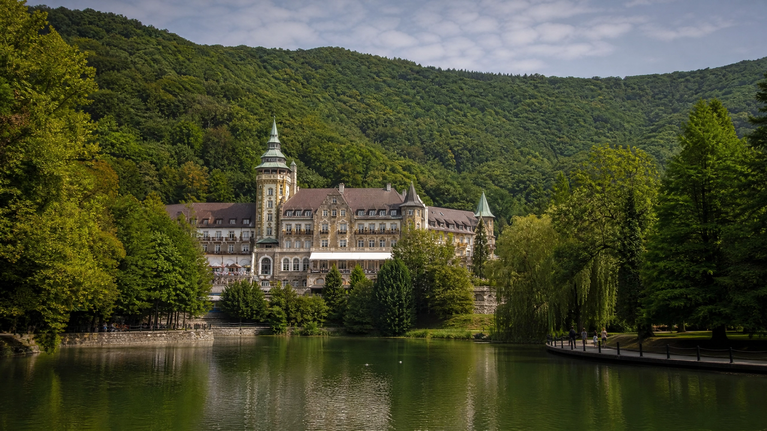 Kráľovský hrad Diósgyőr a rozprávkové Lillafüred.
