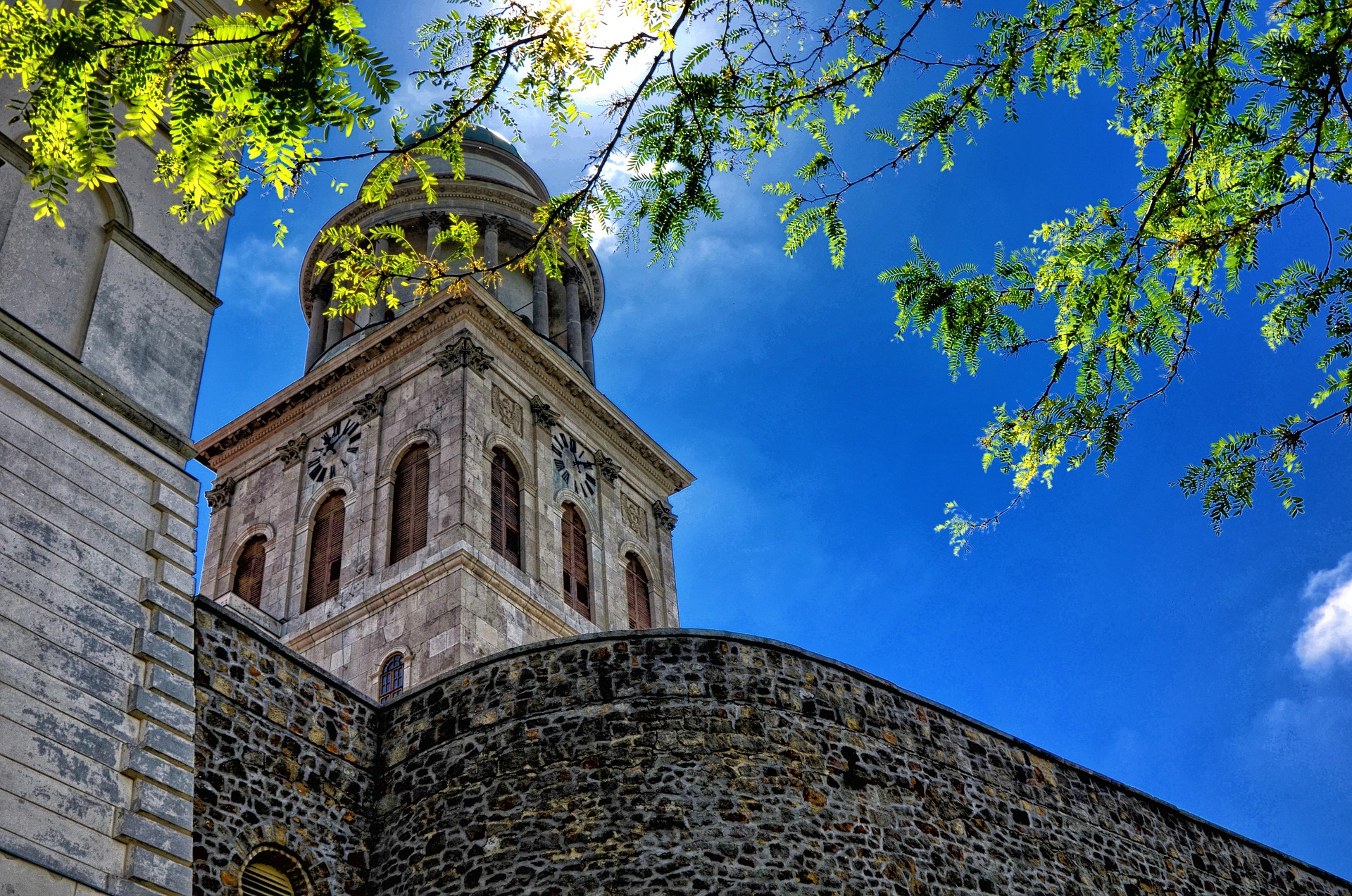 Kláštor v Pannonhalme a porcelán v Herende.