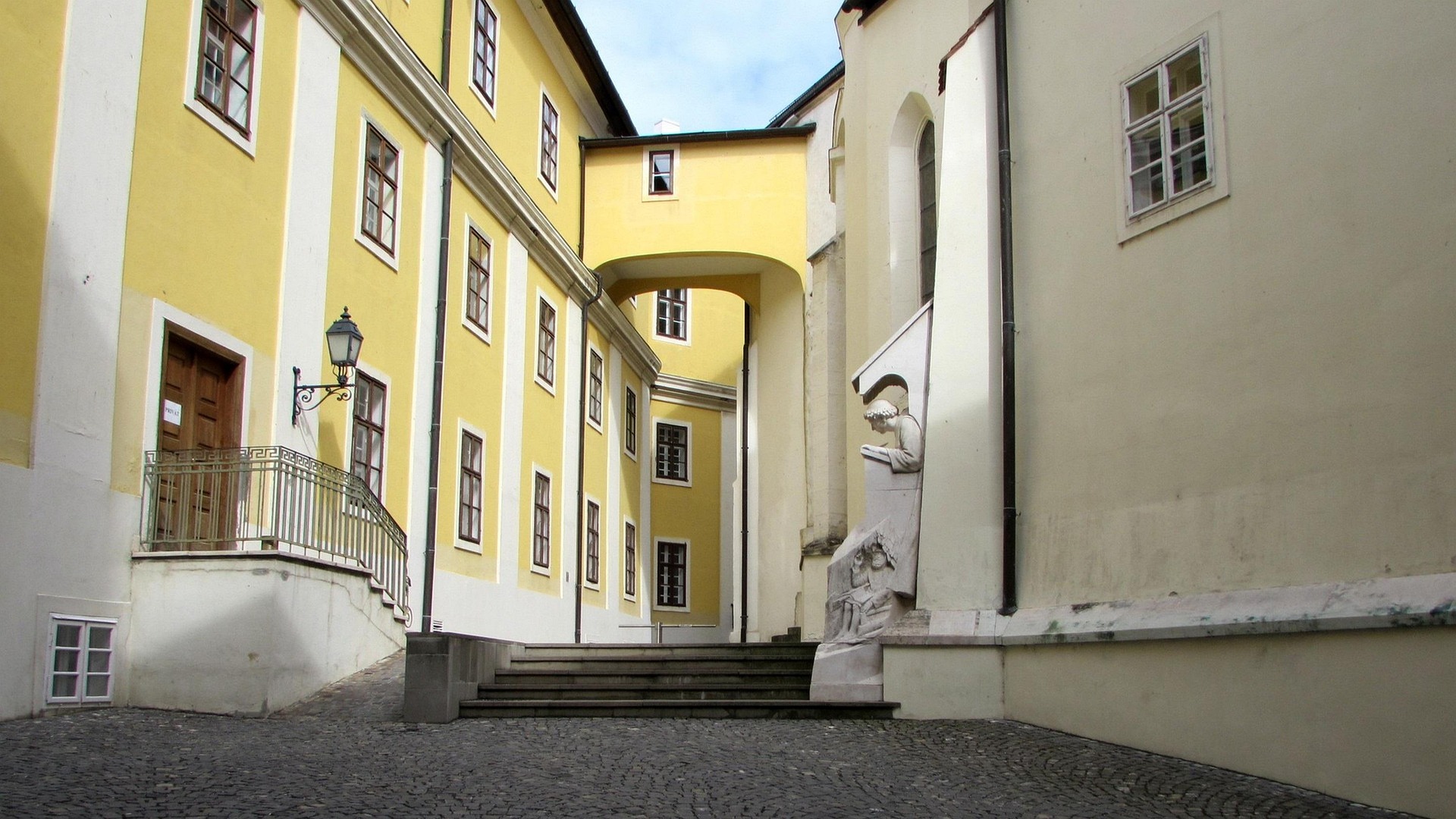 Kláštor v Pannonhalme a porcelán v Herende.