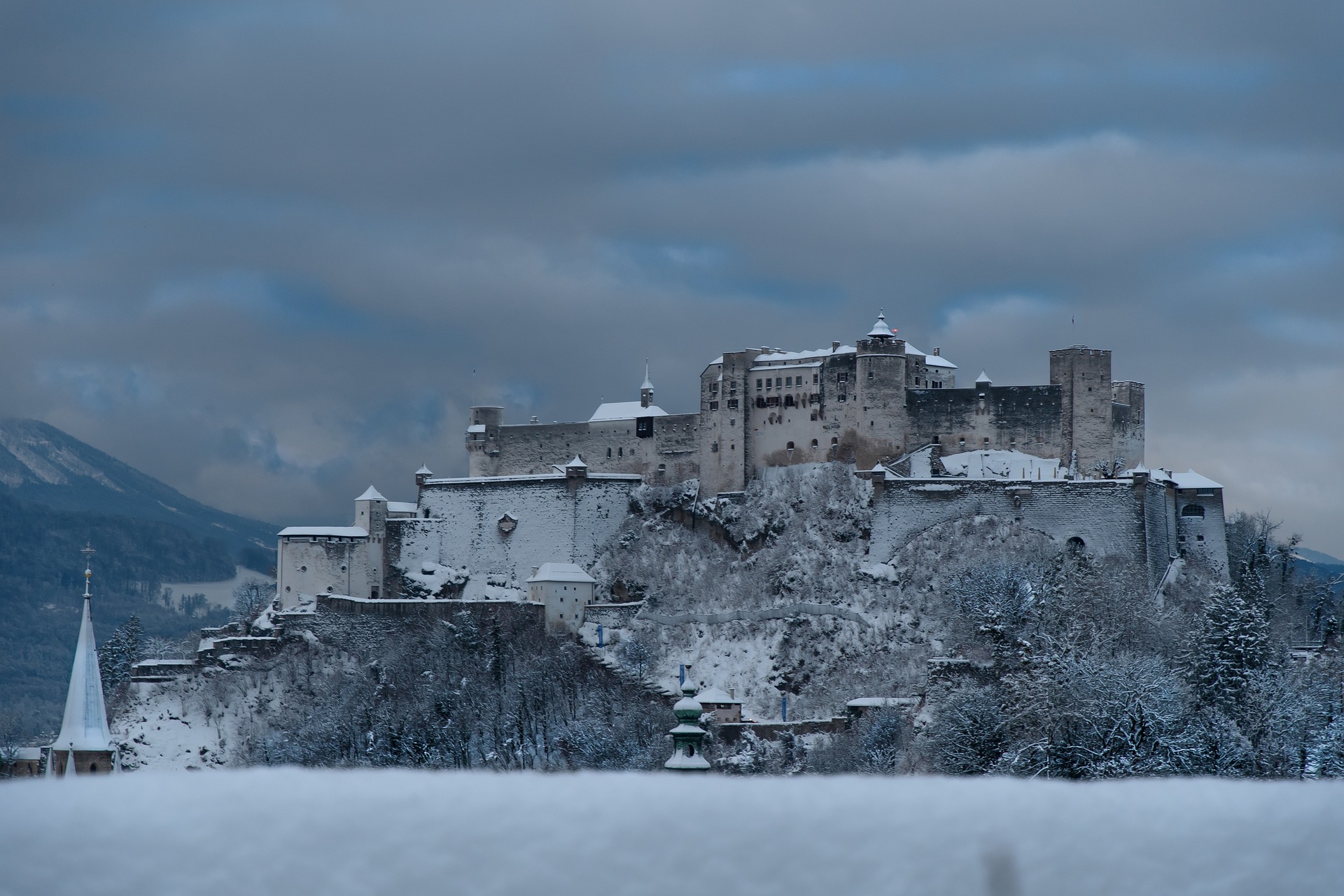 Adventný Salzburg a čarovný zámok Hellbrunn.