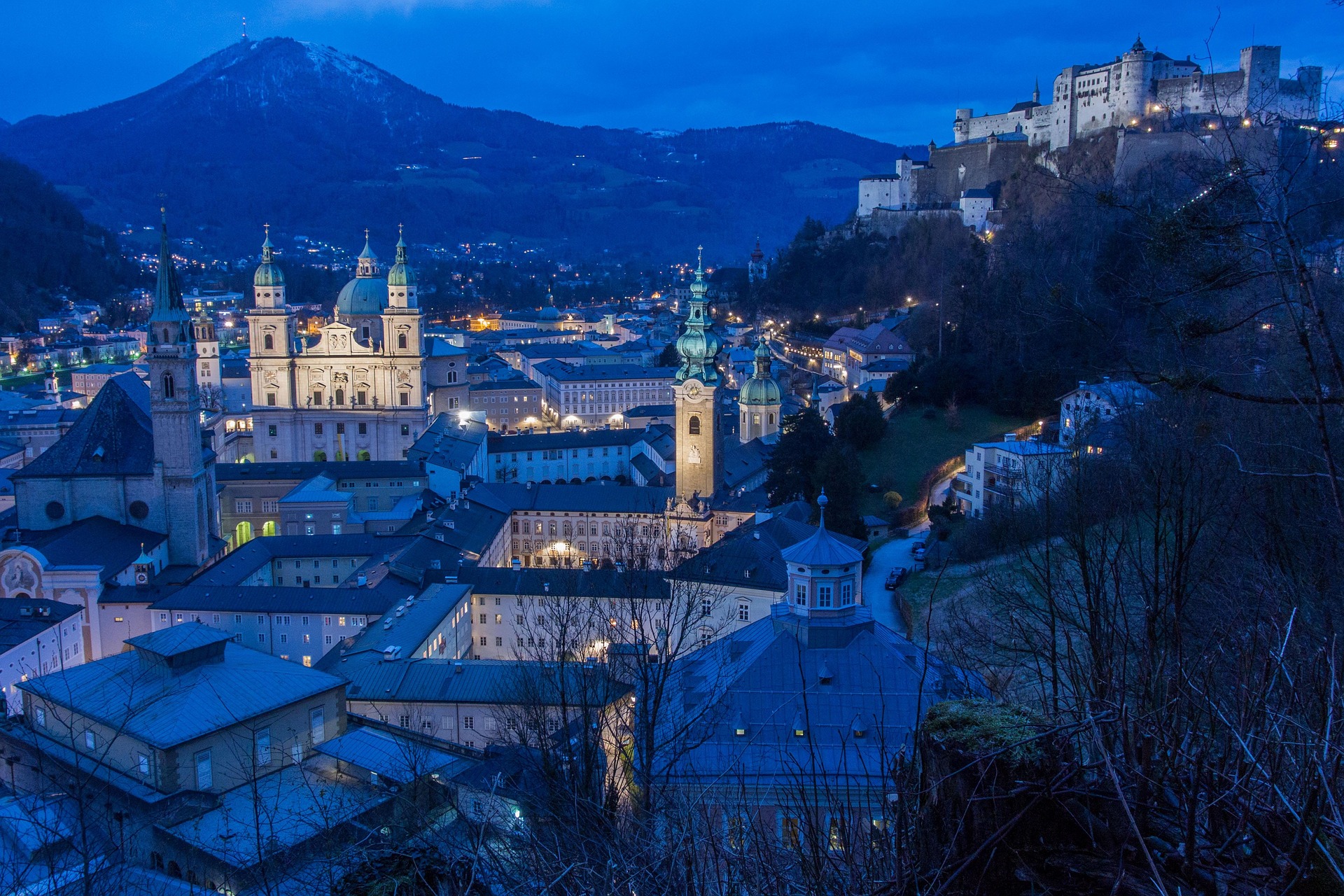 Adventný Salzburg a čarovný zámok Hellbrunn.