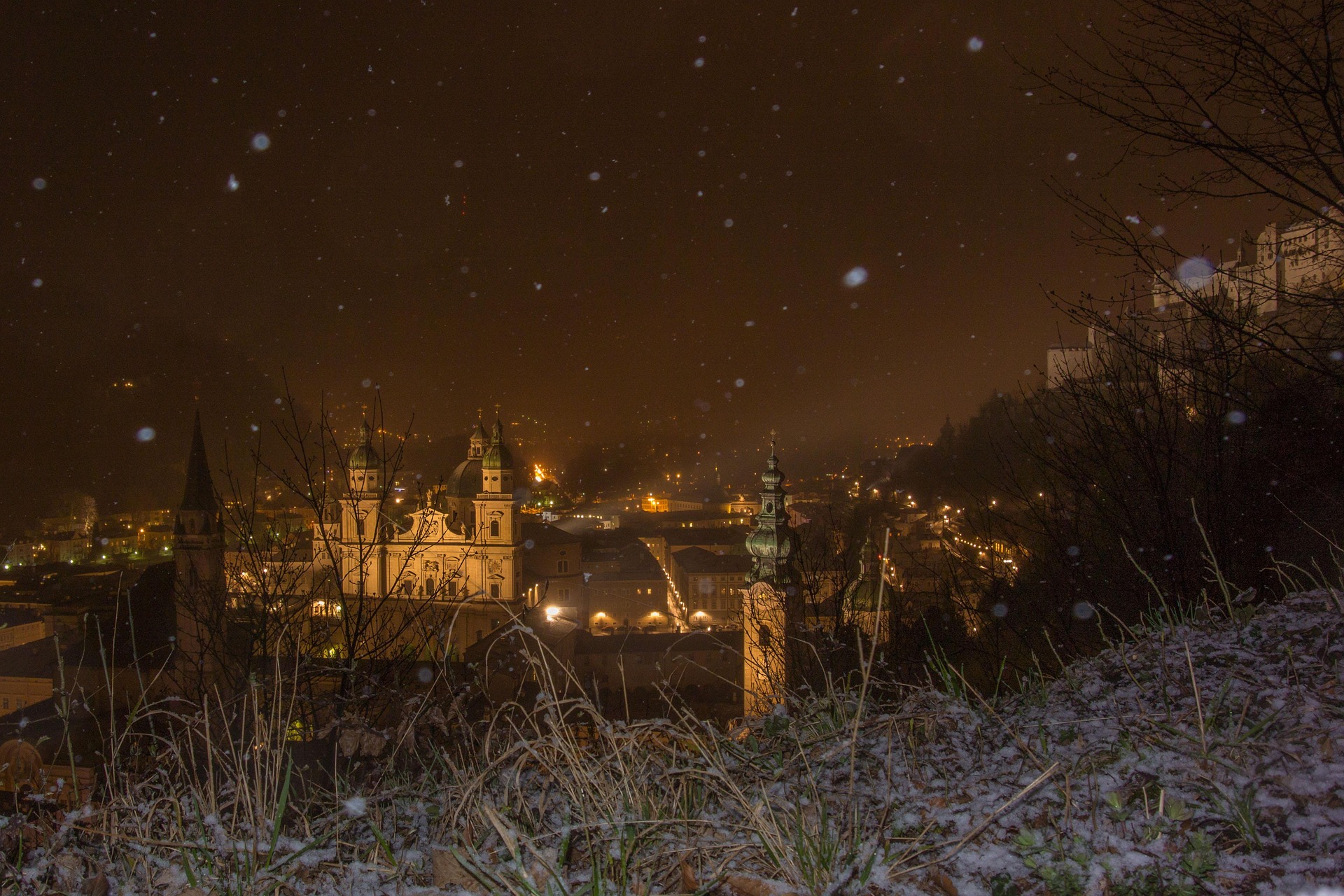 Adventný Salzburg a čarovný zámok Hellbrunn.