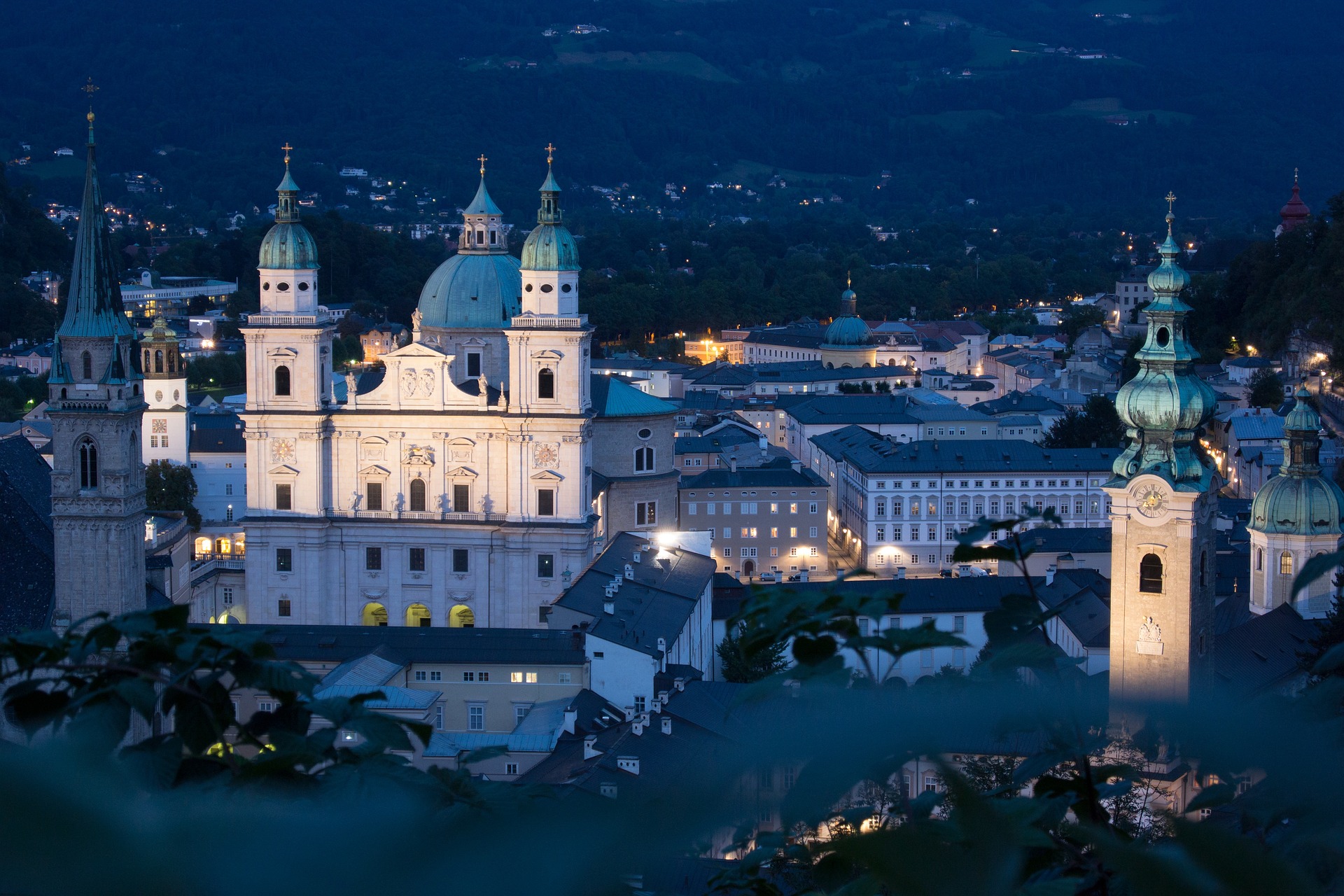 Adventný Salzburg a čarovný zámok Hellbrunn.