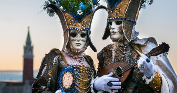 Obdivujte nápadité masky na benátskom karnevale