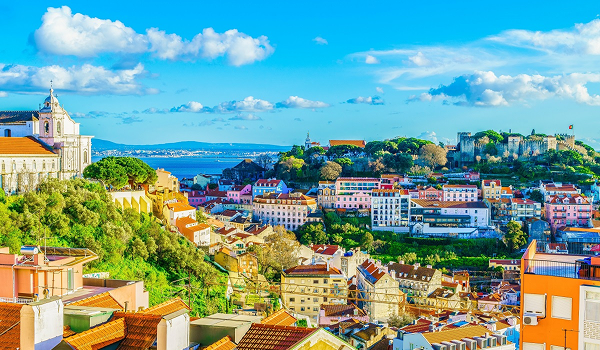 Lisabon, hlavné mesto Portugalska, ponúka turistom unikátne prepojenie zaujímavej kultúry a príjemnej atmosféry.