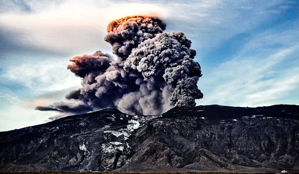 Sopka Eyjafjallajökull pri erupcii v roku 2010 ochromila leteckú dopravu na celom kontinente. 