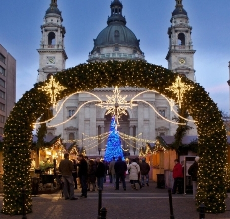 Vianočné trhy pred bazilikou