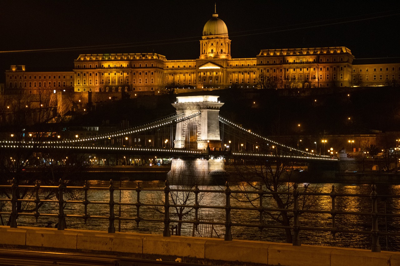 Nočná Budapešť