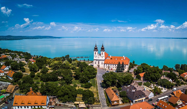 Dovolenku na Balatone, Maďarsko, si určite užijú malí i veľkí, a to v každom ročnom období.
