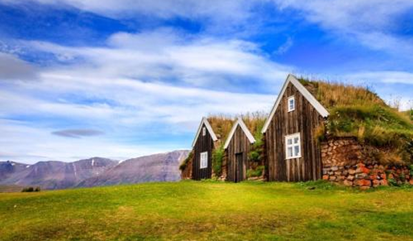 Dovolenka na Islande je typická prudkými zmenami počasia, preto sa odporúča vybaviť sa vrstveným oblečením.