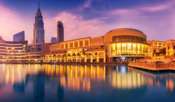 Dubai Mall, ktoré sa nachádza v oblasti Downtown Dubai je najväčším nákupným centrom na svete.