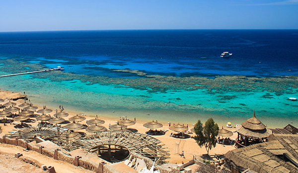  Egypt je obľúbenou dovolenkovou destináciou mnohých ľudí.