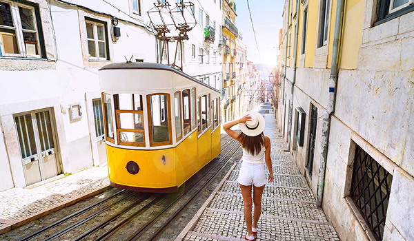 Elevador da Glória v meste Lisabon je jednou z najstrmších električkových tratí na svete.