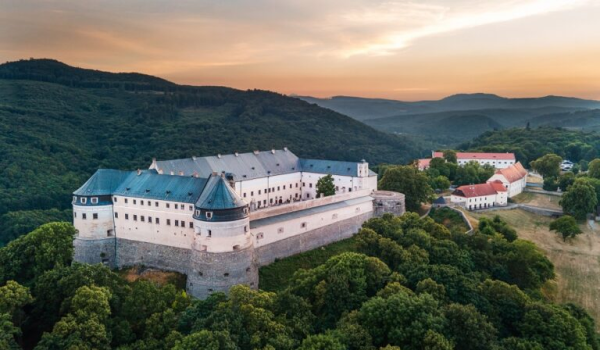 Hrad Červený kameň, v ktorom sa každoročne realizuje Noc múzeí a galérií