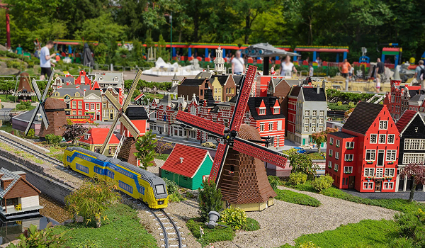 Legoland  Günzburg, Nemecko, sa nachádza na obrovskej ploche až 140 hektárov.