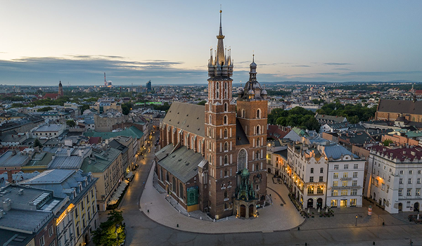 Mariánsky kostol v Krakove, Poľsko, je známy svojou architektúrou.