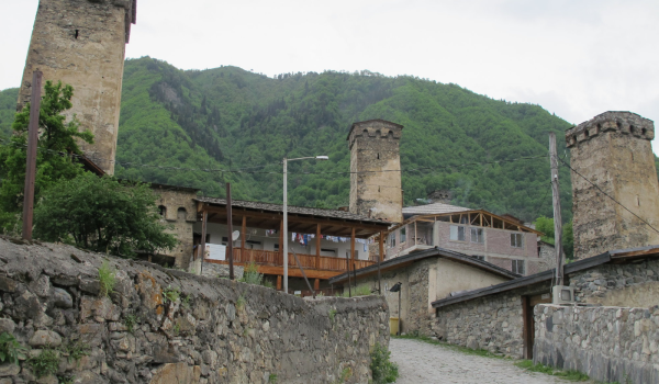 Mesto Mestia v Gruzínsku, je obľúbenou historickou destináciou mnohých turistov.