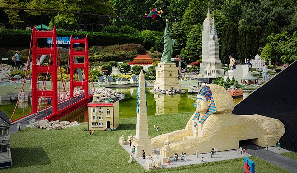 Miniland je časťou Legolandu, v ktorej sa nachádzajú rôzne pamiatky vytvorené z miliónov LEGO kociek.