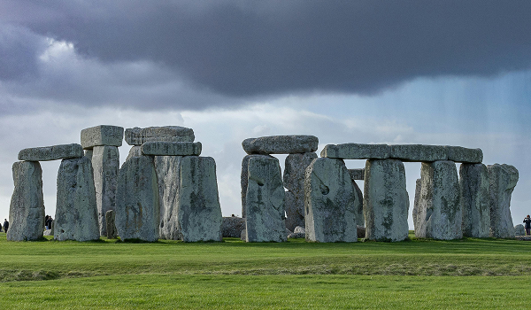 Stonehenge, Anglicko, sa oplatí navštíviť cez pracovný deň alebo mimo školských prázdnin, kedy sa tu vyskytuje menej turistov.