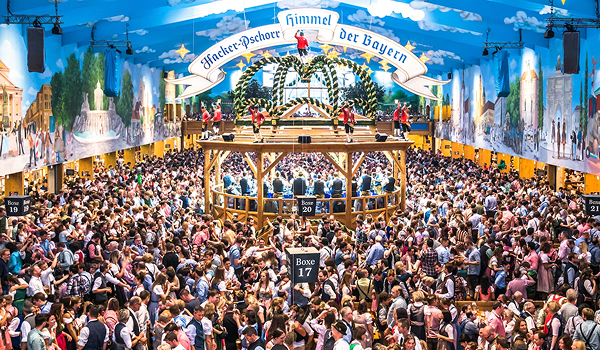 Oktoberfest v Mníchove láka milióny návštevníkov každý rok.